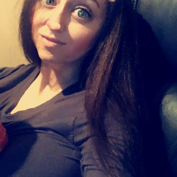 Meet your Posher, Hailee - Picture 4 of 8